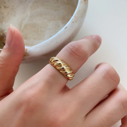 Elsa Gold Ring